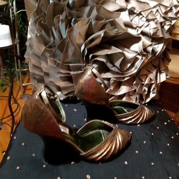 Steve Madden Metallic Heels With Peep toe Sz 8 - Picture 6 of 8